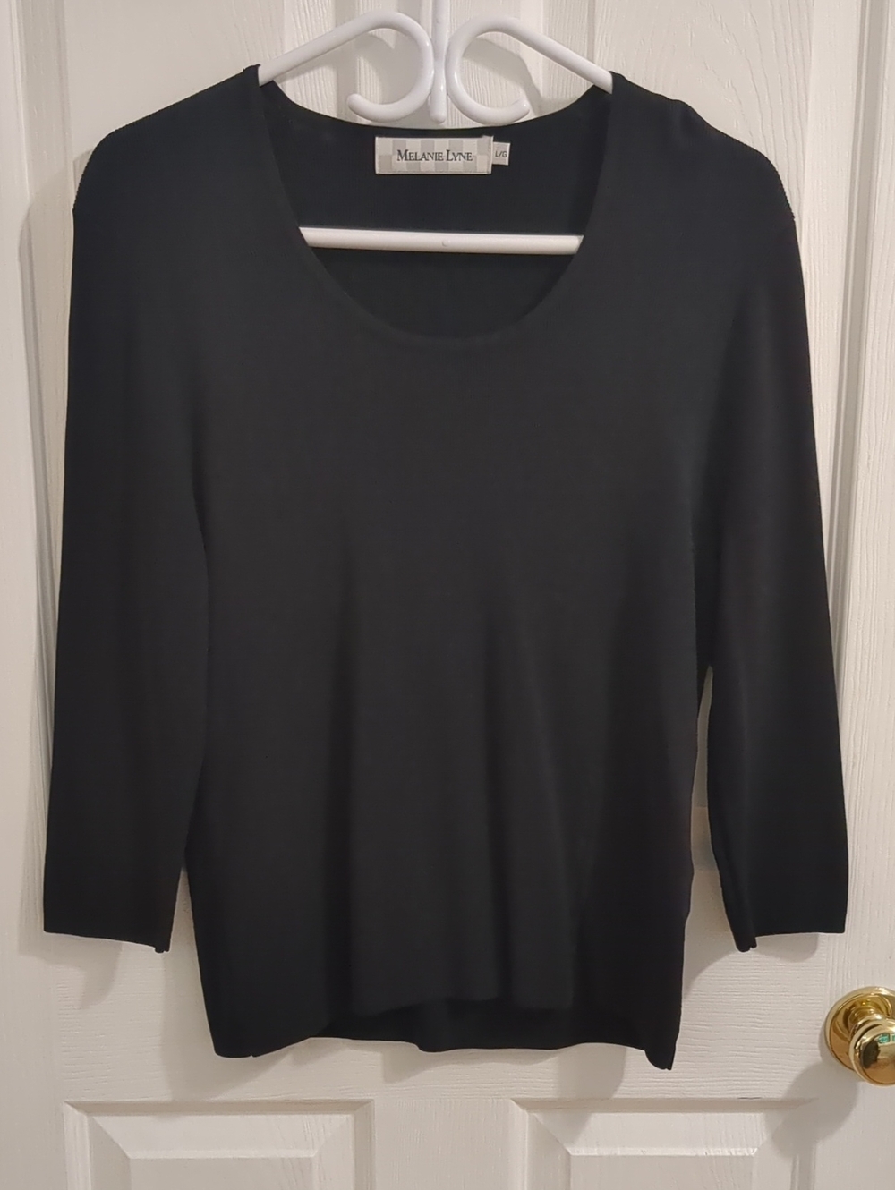 Melanie Lyne Women’s Black Scoop Neck Sweater